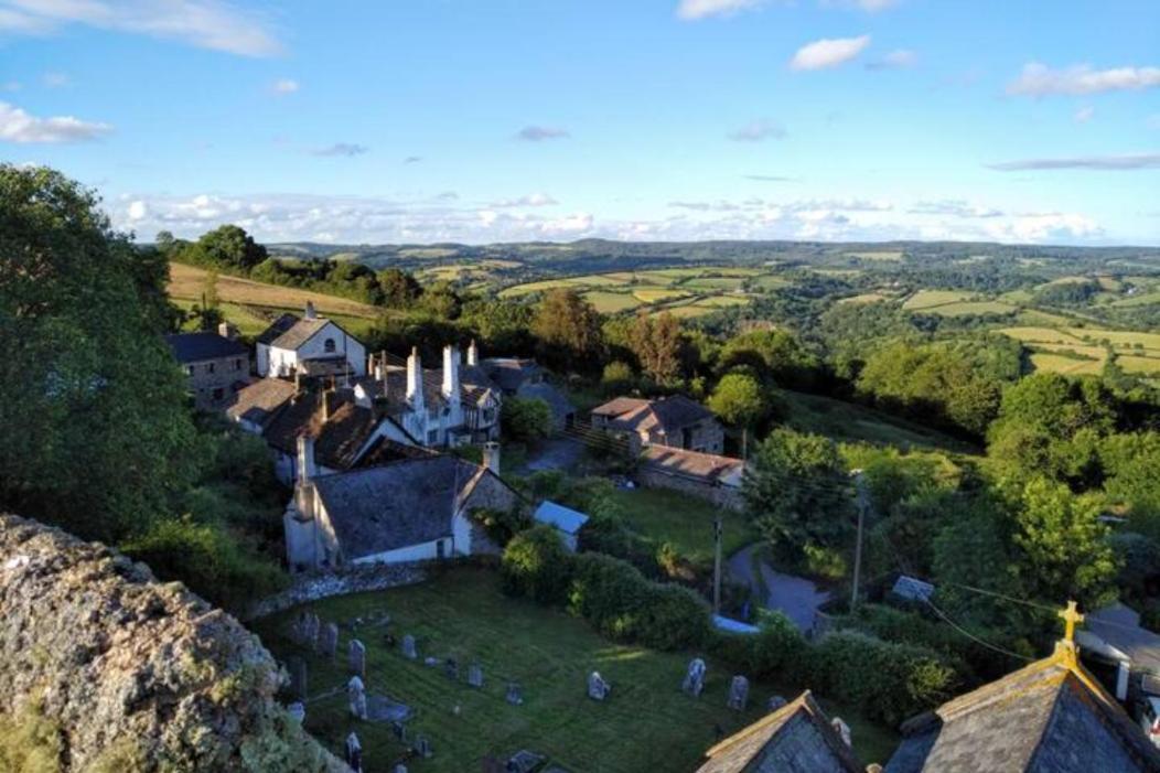Historic Property With Stunning Views Hennock Eksteriør billede